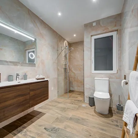 Ridge View - In A Shared - Sea Views Habitación en casa particular *