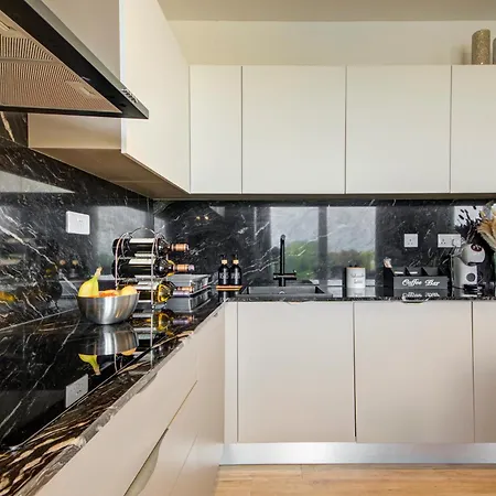 Ridge View - In A Shared - Sea Views Habitación en casa particular